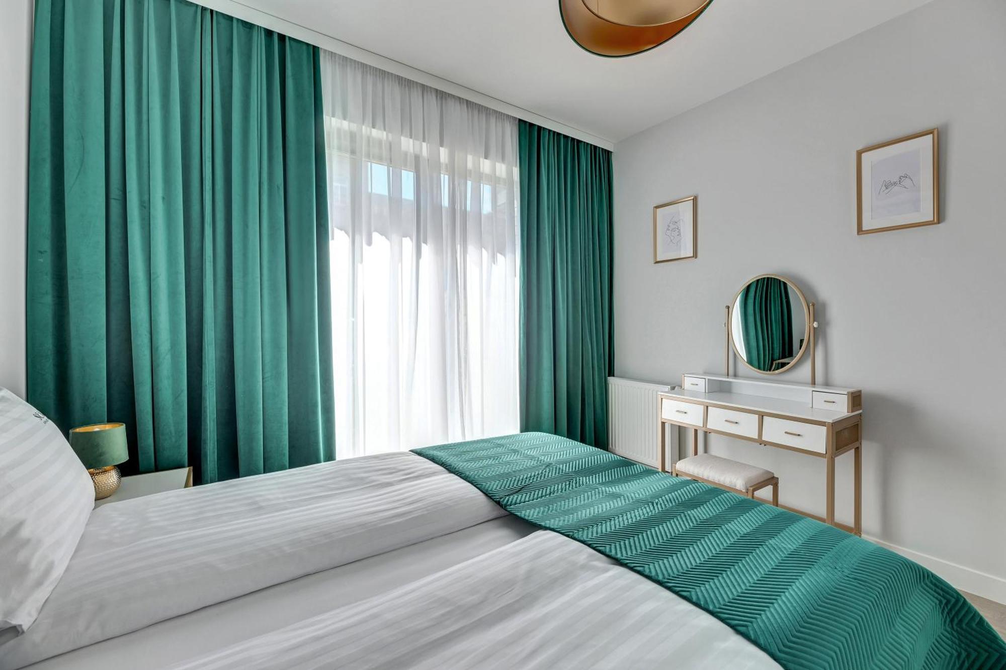 Scala City Center Apartments & Studios By Lion Apartments Gdansk Bagian luar foto